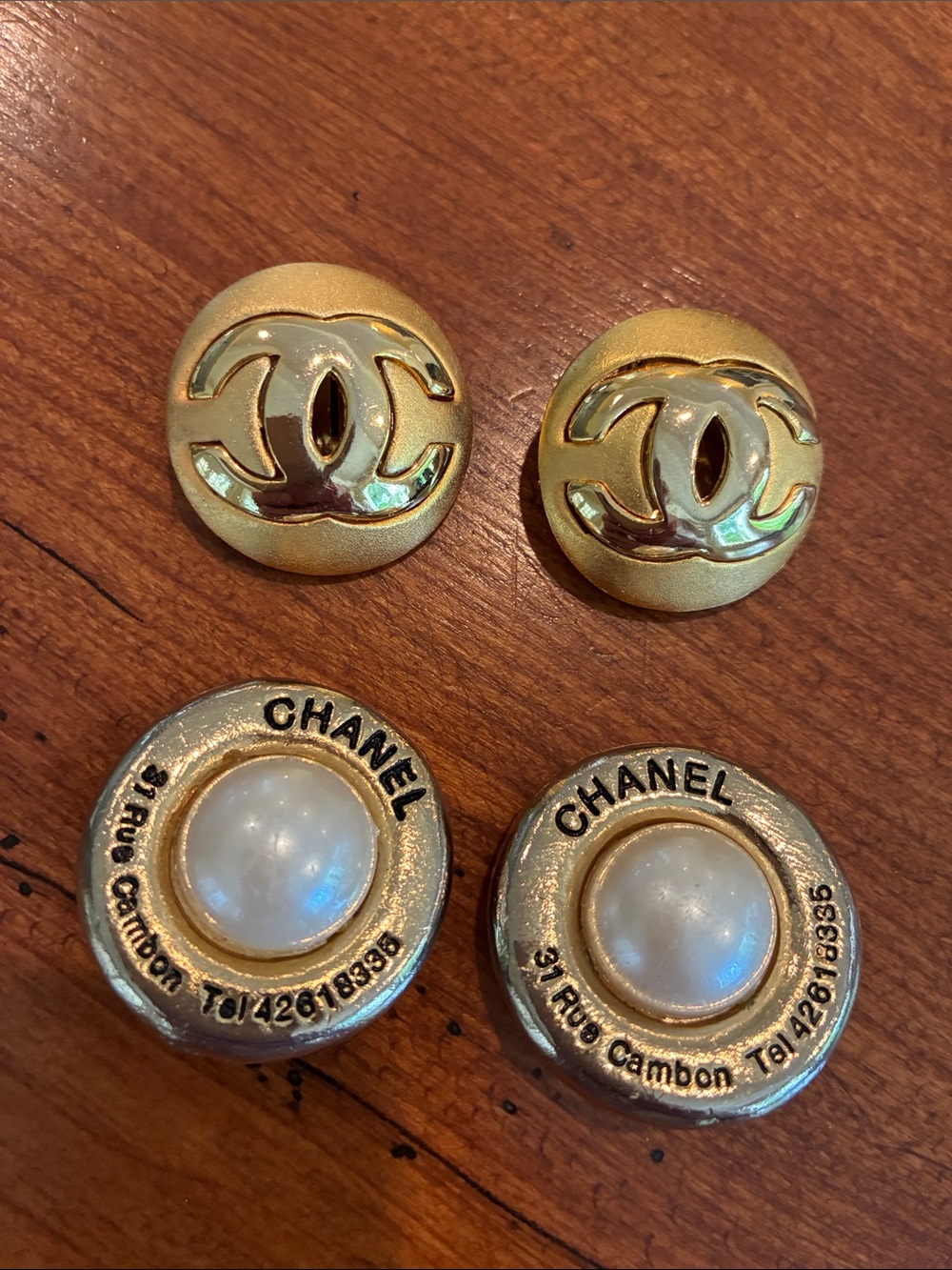 Vintage 80’s Chanel LIKE Clip Earrings